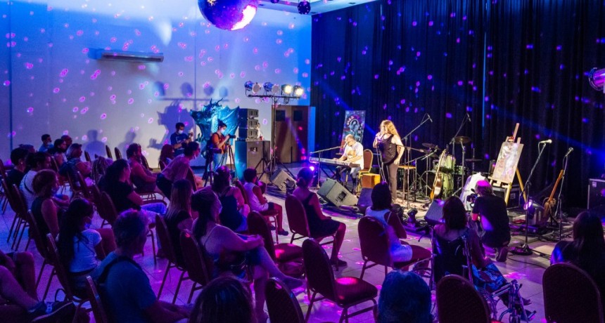 Noche de folclore en el Comechingones Vivo
