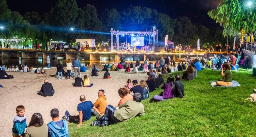 Por amor al río se celebró en la playa central