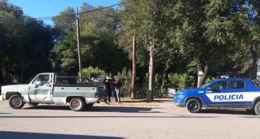 Conductor de una camioneta chocó a dos peatones