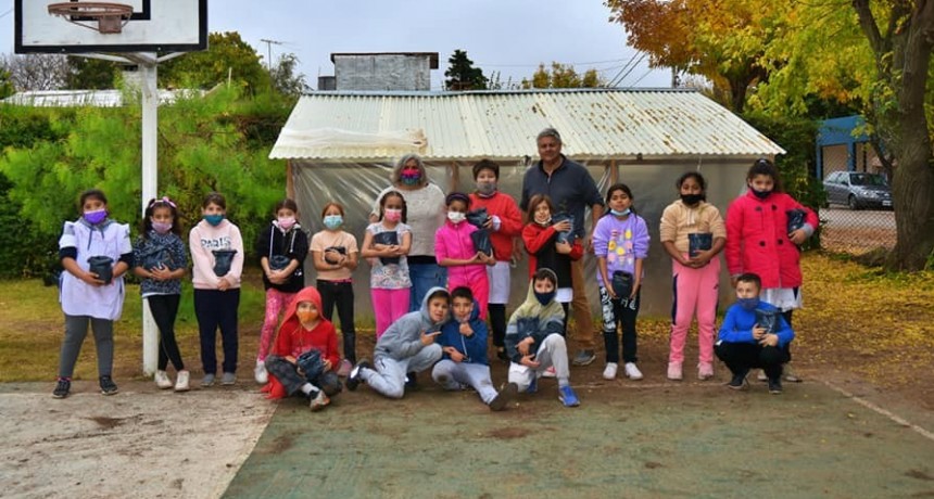 Taller de buenas prácticas en el vivero municipal y escuela primaria Domingo Faustino Sarmiento