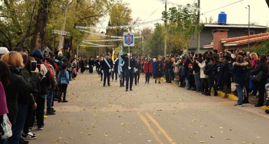 ACTO Y DESFILE DEL 25