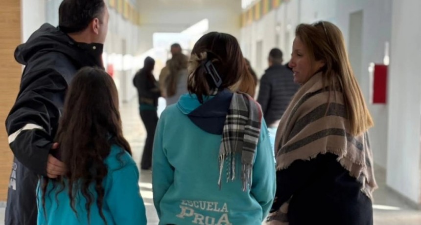 LLEGÓ EL GRAN DIA: LAS AUTORIDADES EDUCATIVAS RECIBIERON EL EDIFICIO DEL PROA