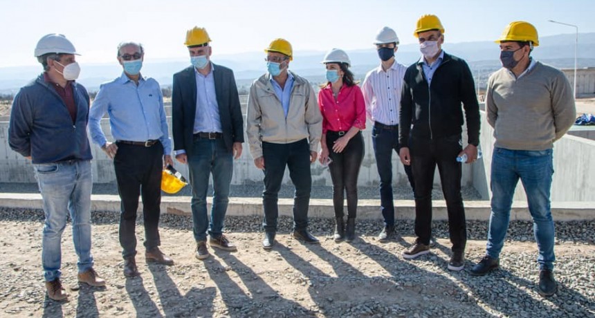 El ministro de obras públicas visitó la planta de tratamientos de líquidos cloacales