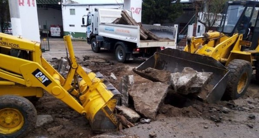 Trabajos de bacheo en el barrio Progreso