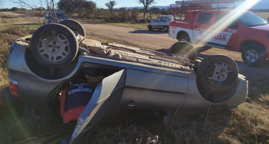 Vuelco de un vehículo en el camino de Altautina