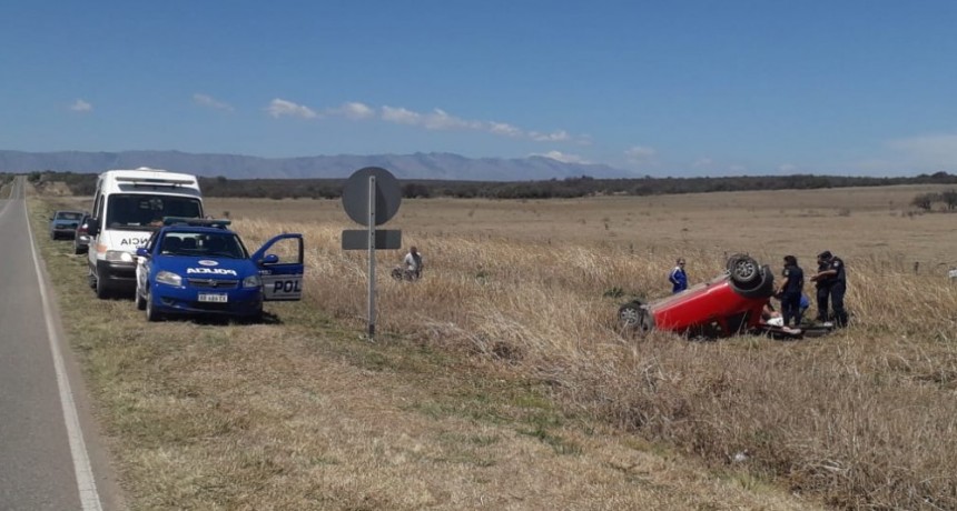 Vuelco de un vehículo sobre ruta 15
