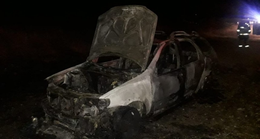 Se incendió un vehículo en Cañada Larga