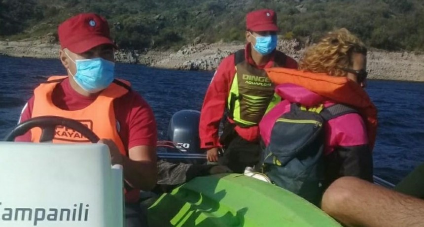 Rescate de personas varadas en el dique La Viña