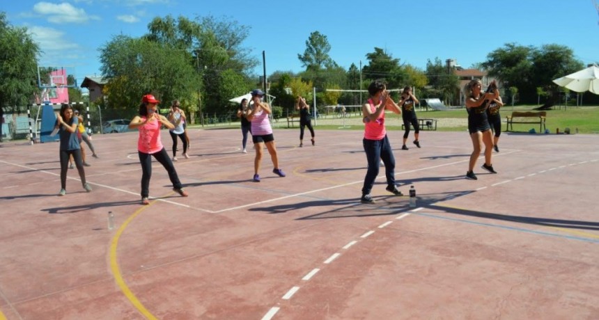 "Tarde Rosa" en Nono por el mes de la concientización sobre el cáncer de mama