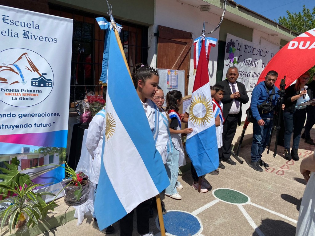 LA ESCUELA ”ARCELIA RIVEROS” CUMPLIÓ 75 AÑOS