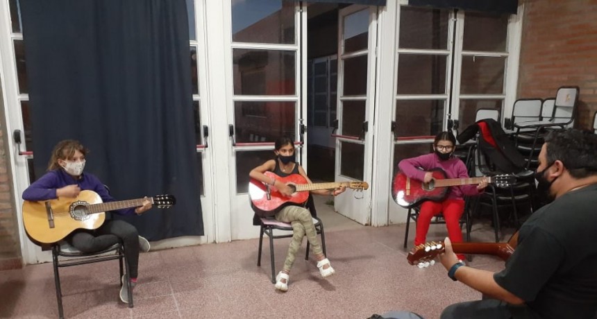 Actuación de la escuela municipal de música de Mina Clavero