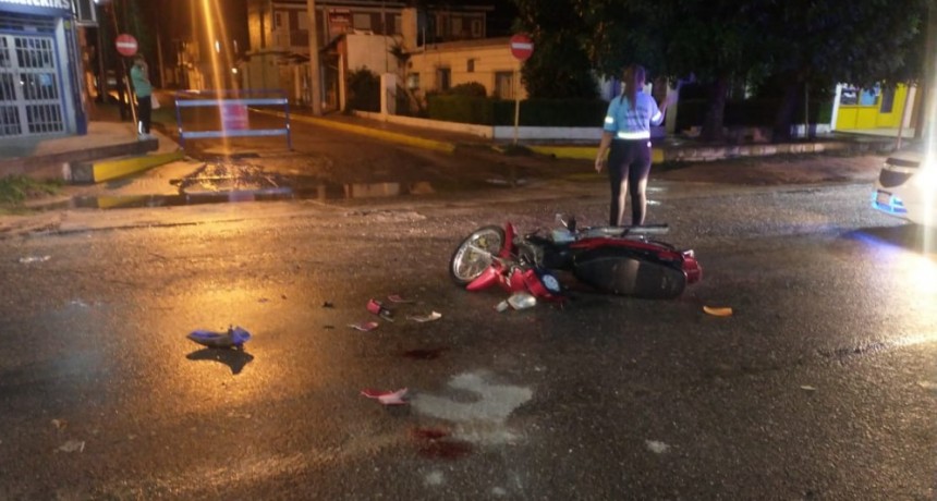 Accidente con lesiones leves y conductor en estado de ebriedad choca un cerco