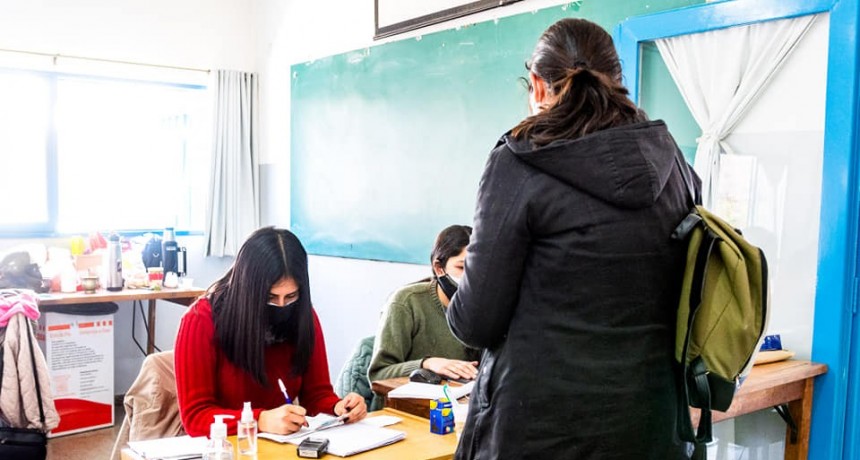 Mina Clavero ya está colocando la tercer dosis contra el Covid-19