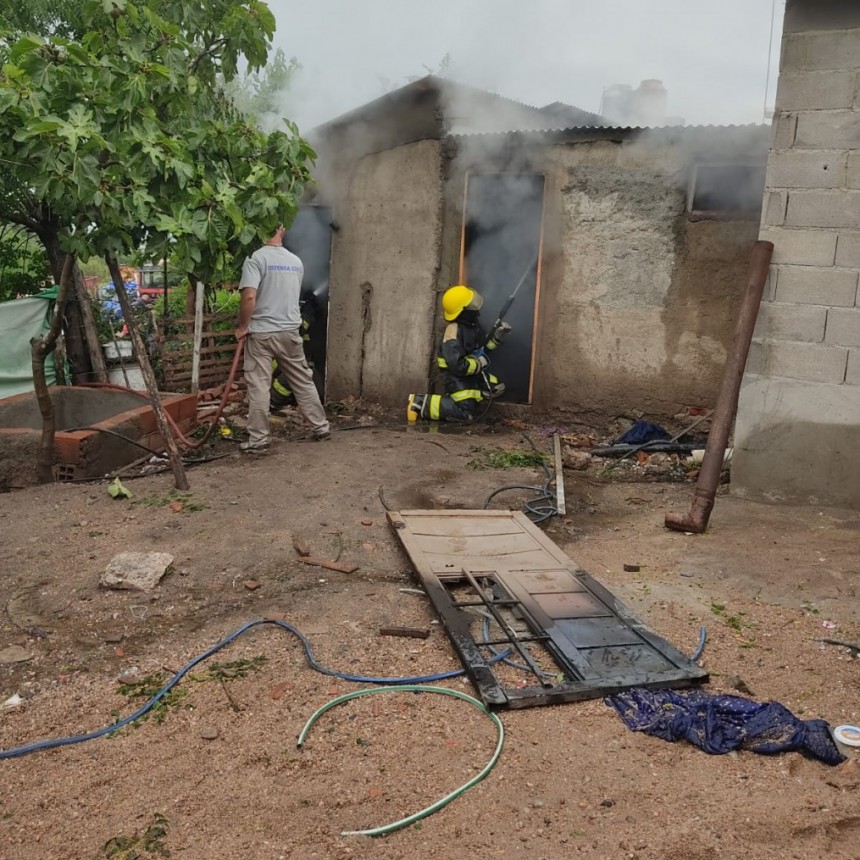 Incendio en una vivienda del barrio Mayté